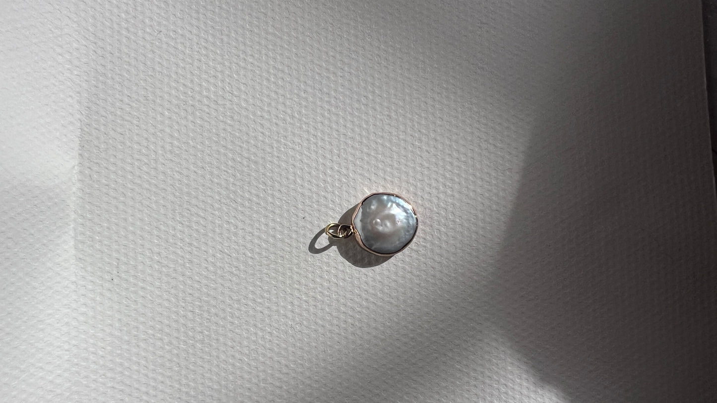 Single Keshi Pendant round