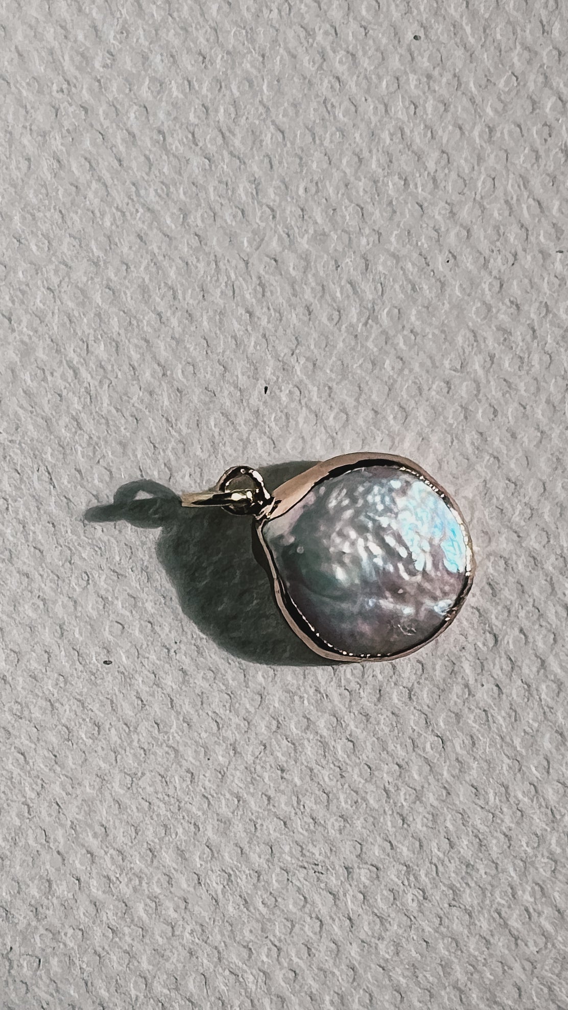 Single Keshi Pendant round