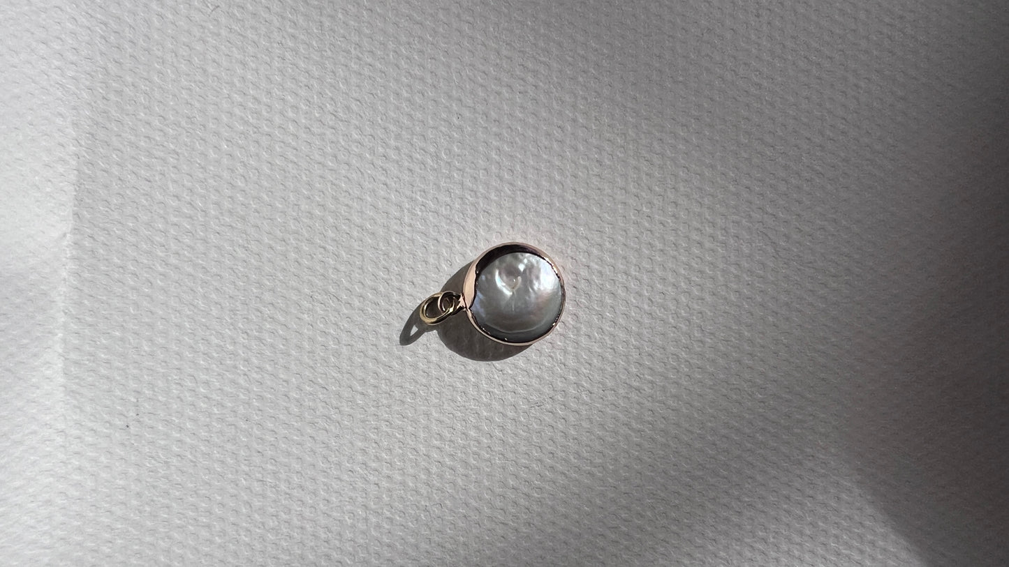 Single Keshi Pendant round