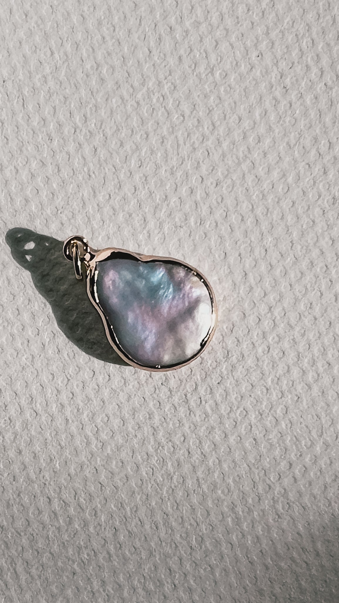 Single Keshi Pendant round
