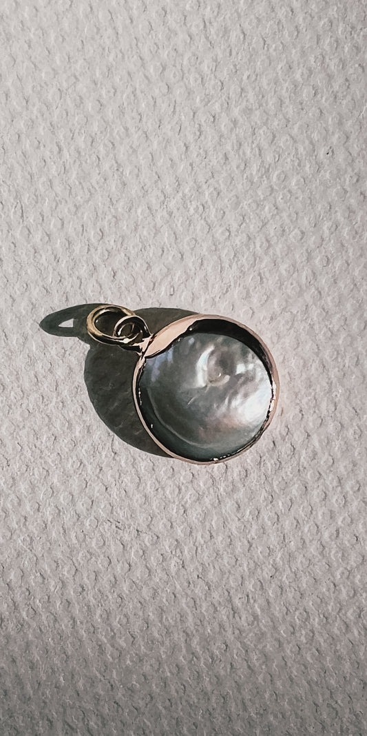 Single Keshi Pendant round