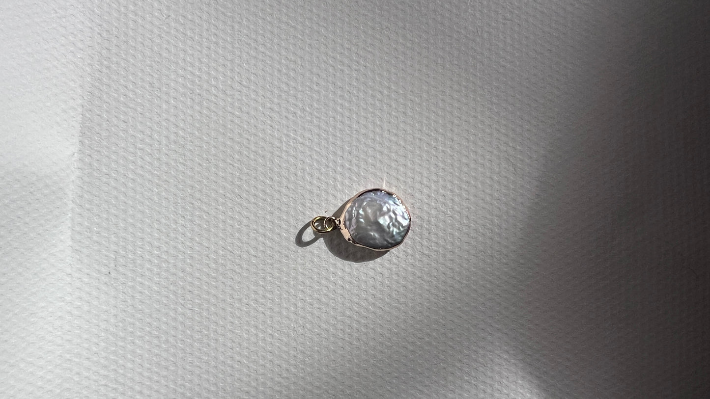 Single Keshi Pendant round